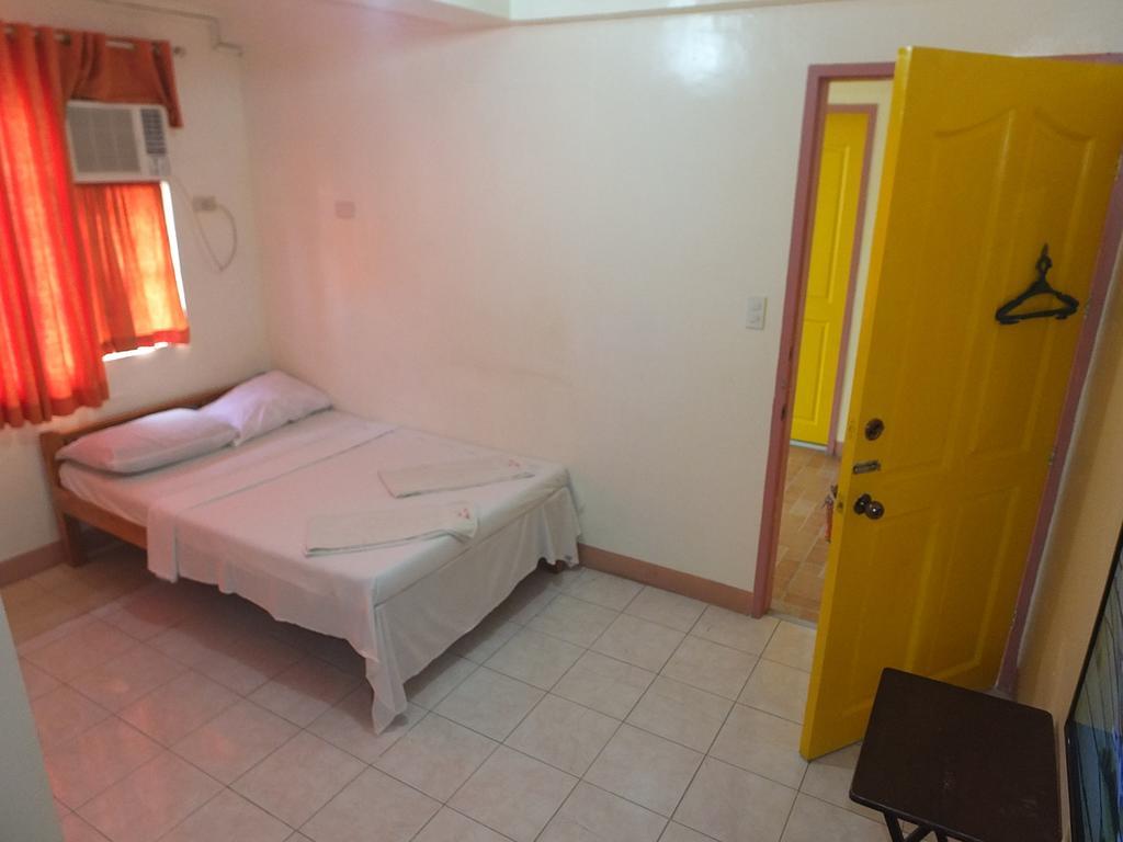 Constrell Pension House Città di Tagbilaran Esterno foto